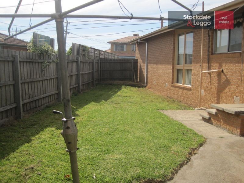 4 Chisholm Close, Gladstone Park VIC 3043