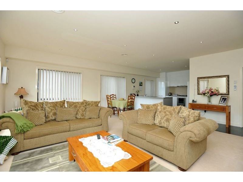 2/8 Gretna Court, Greenvale VIC 3059