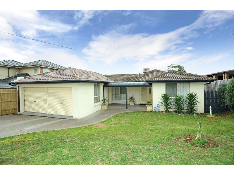 24 Hillcrest Drive, Westmeadows VIC 3049