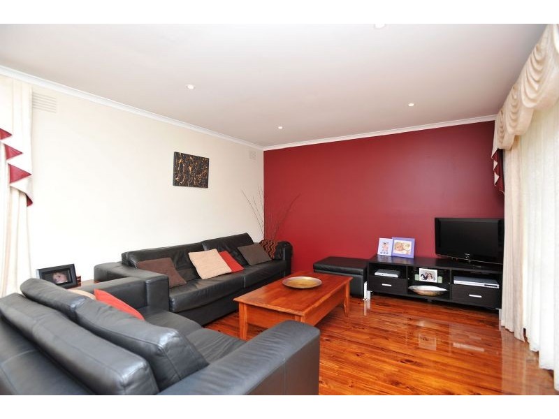 24 Hillcrest Drive, Westmeadows VIC 3049