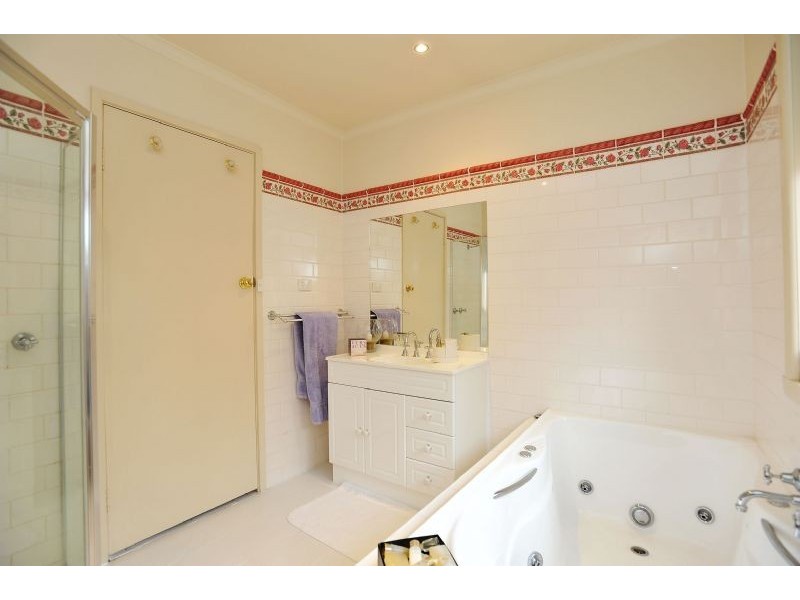 24 Hillcrest Drive, Westmeadows VIC 3049