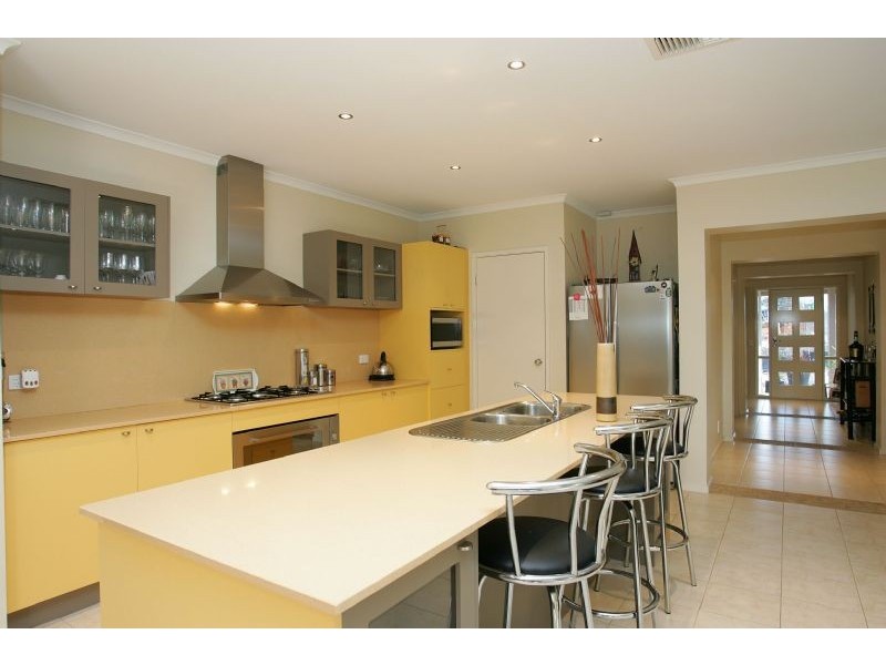 6 Collyer Court, Attwood VIC 3049