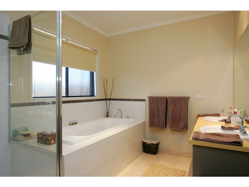 6 Collyer Court, Attwood VIC 3049