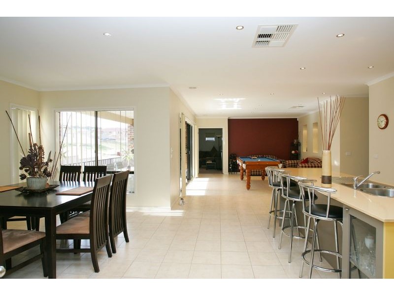 6 Collyer Court, Attwood VIC 3049