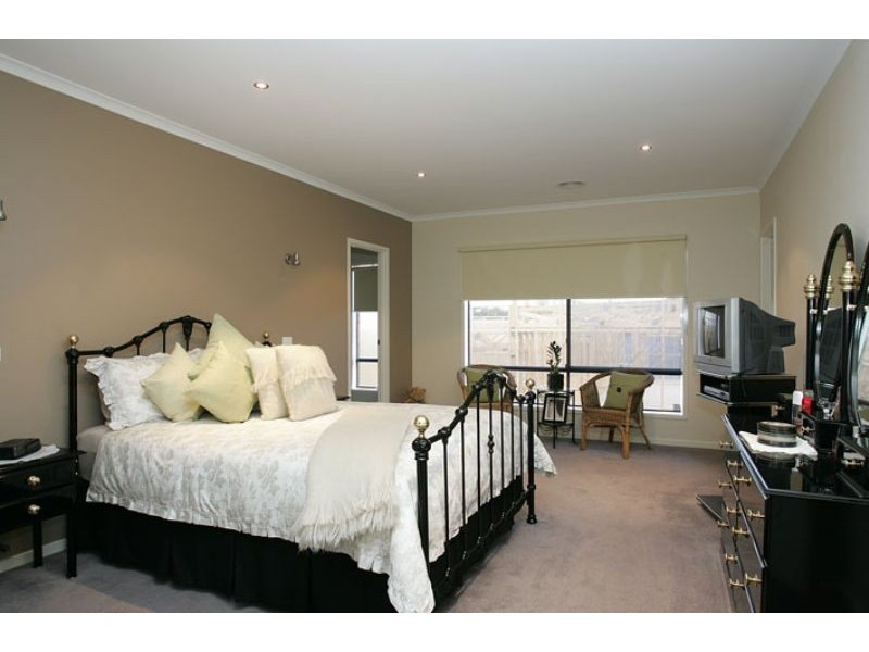6 Collyer Court, Attwood VIC 3049