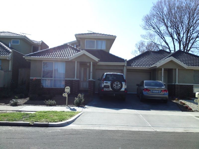 2/52 Waratah Avenue, Tullamarine VIC 3043