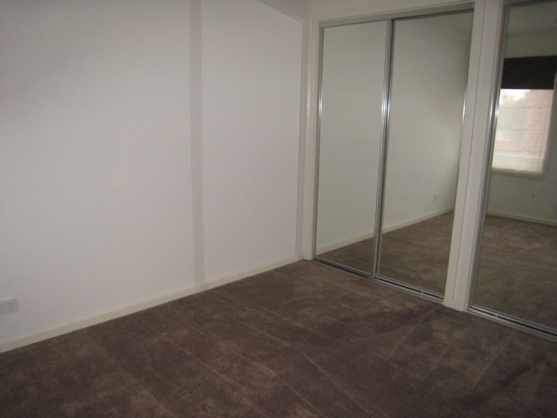 2/52 Waratah Avenue, Tullamarine VIC 3043