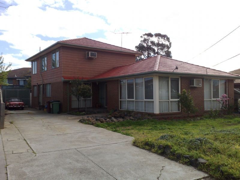 5 Clarke Drive, Gladstone Park VIC 3043