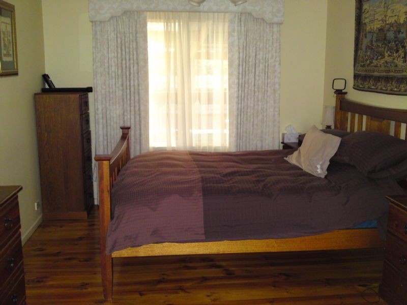 5 Clarke Drive, Gladstone Park VIC 3043