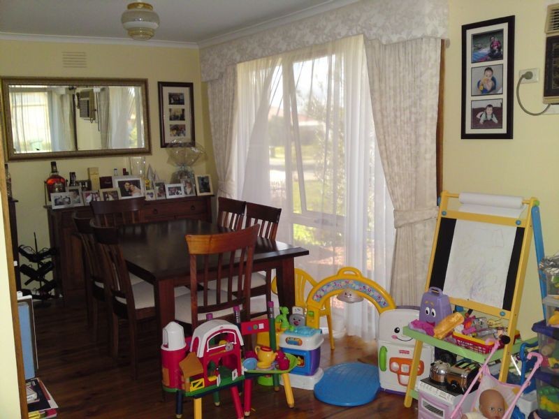 5 Clarke Drive, Gladstone Park VIC 3043