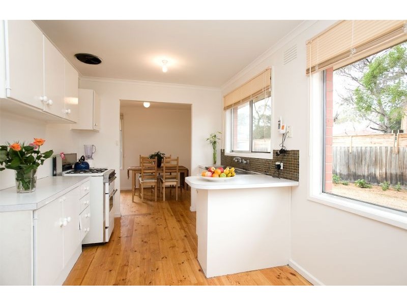 2 Chisholm Close, Gladstone Park VIC 3043