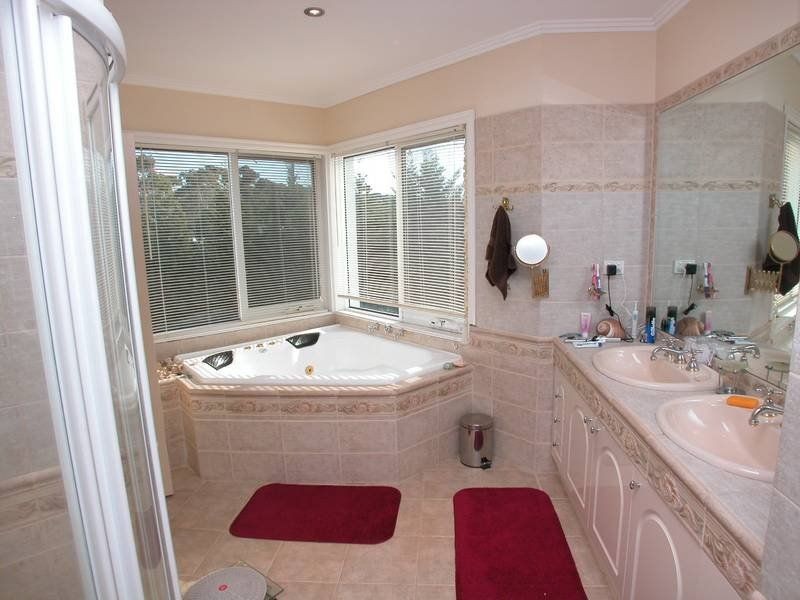 4 Clivedon Court, Greenvale VIC 3059