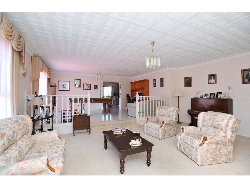 8 Motherwell Avenue, Greenvale VIC 3059