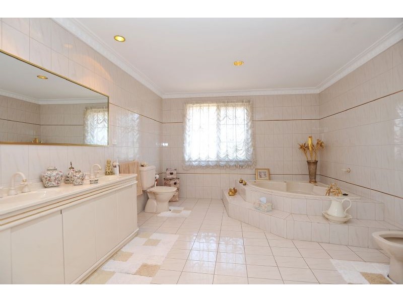 8 Motherwell Avenue, Greenvale VIC 3059