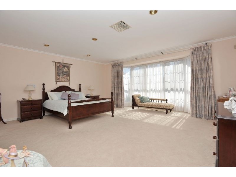 8 Motherwell Avenue, Greenvale VIC 3059