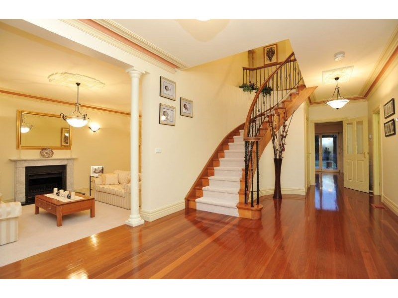 10 Burbridge Drive, Greenvale VIC 3059