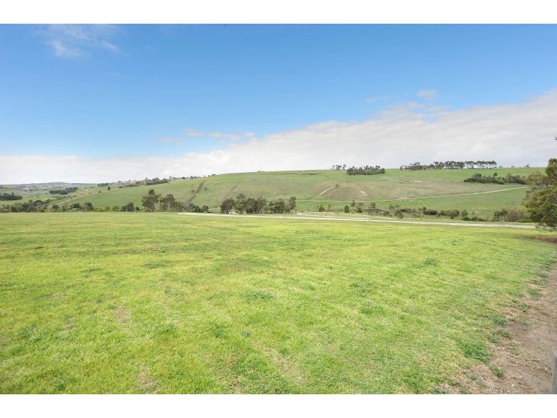 91 Erinbank Crescent, Westmeadows VIC 3049