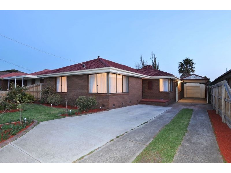 13 Brunton Crescent, Tullamarine VIC 3043