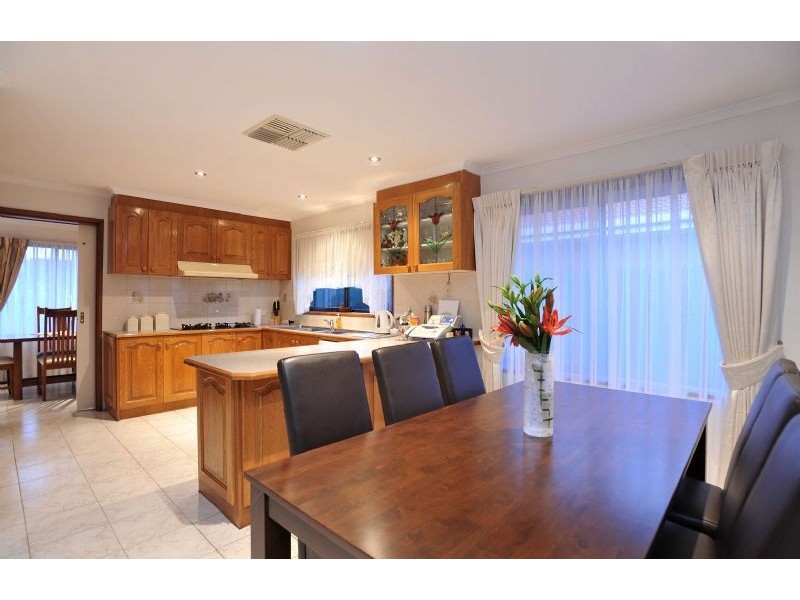 13 Brunton Crescent, Tullamarine VIC 3043