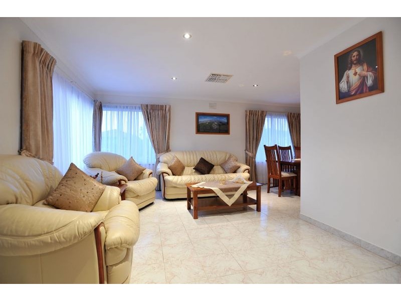 13 Brunton Crescent, Tullamarine VIC 3043