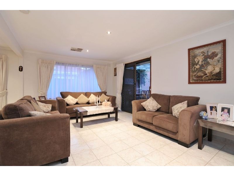 13 Brunton Crescent, Tullamarine VIC 3043
