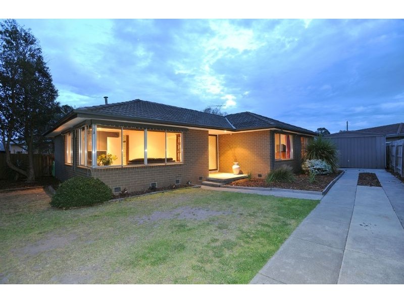 9 Barrington Crescent, Gladstone Park VIC 3043