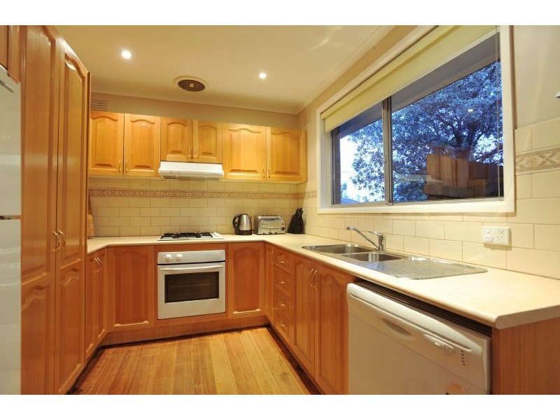 9 Barrington Crescent, Gladstone Park VIC 3043