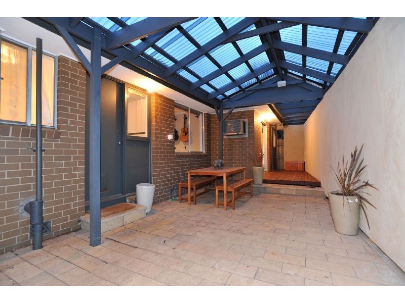 9 Barrington Crescent, Gladstone Park VIC 3043