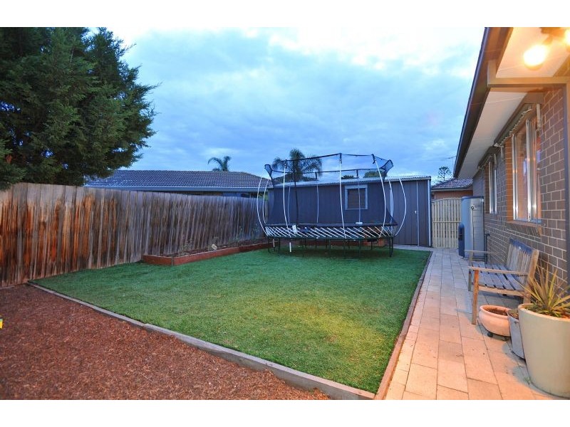 9 Barrington Crescent, Gladstone Park VIC 3043