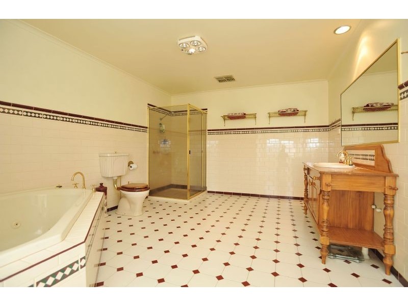 6 Hawick Court, Greenvale VIC 3059