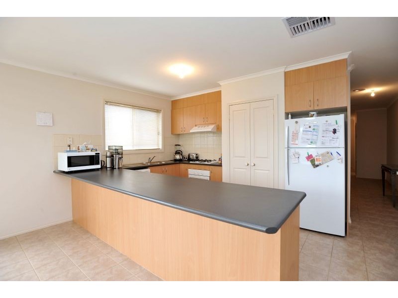 27 Rutherglen Crescent, Gowanbrae VIC 3043