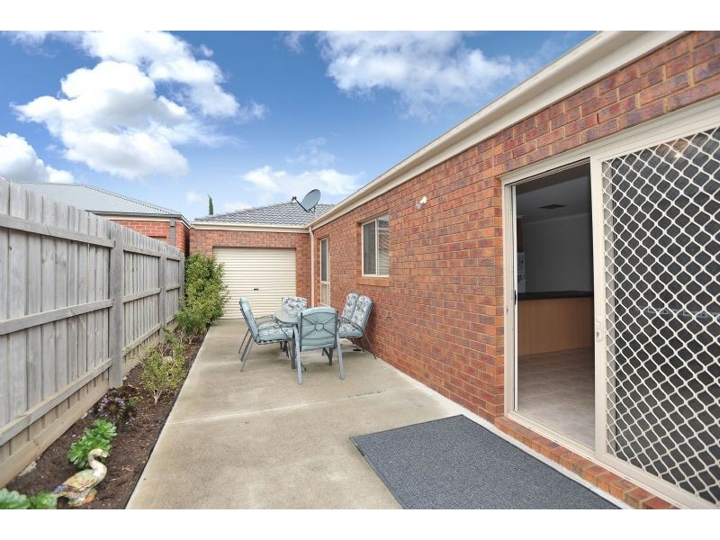 27 Rutherglen Crescent, Gowanbrae VIC 3043