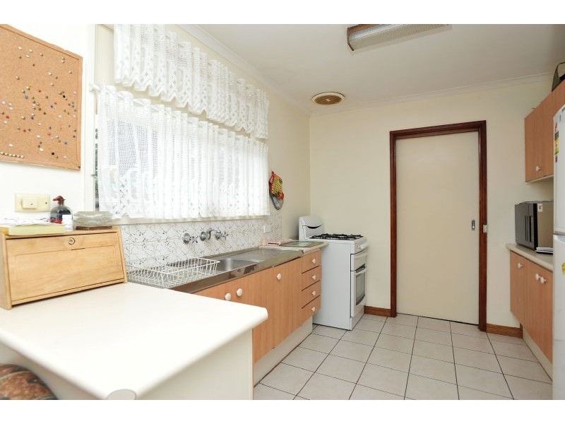 27 Dunfield Drive, Gladstone Park VIC 3043