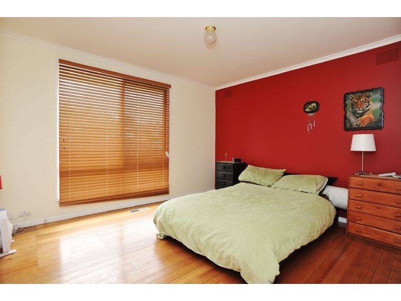 27 Dunfield Drive, Gladstone Park VIC 3043