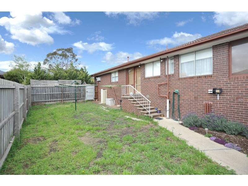 27 Dunfield Drive, Gladstone Park VIC 3043