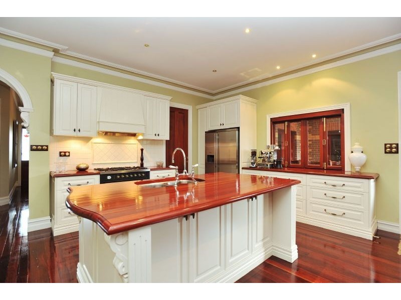 2 Kings College Court, Attwood VIC 3049