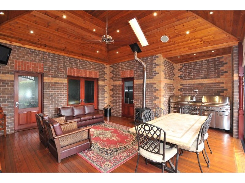 2 Kings College Court, Attwood VIC 3049