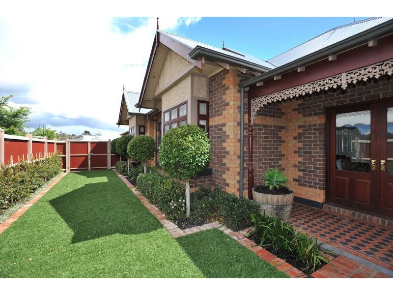 2 Kings College Court, Attwood VIC 3049