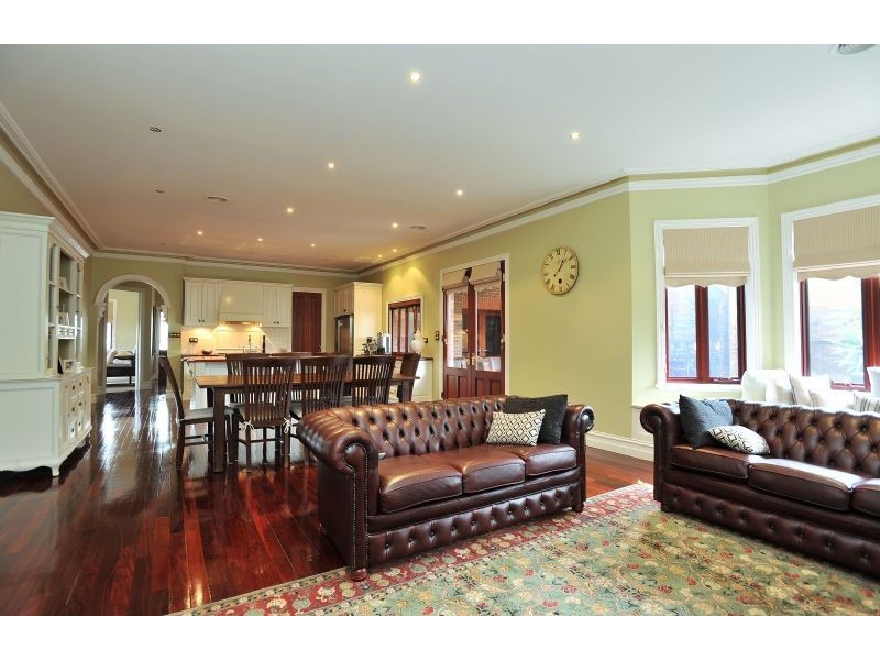 2 Kings College Court, Attwood VIC 3049