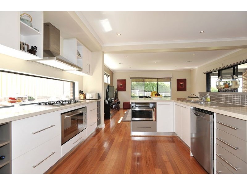 24 Fraserburgh Crescent, Greenvale VIC 3059