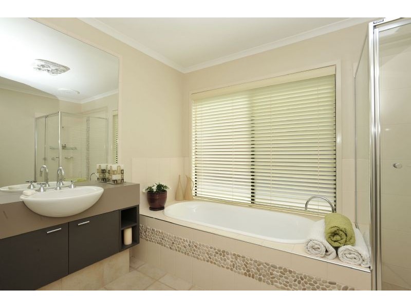 24 Fraserburgh Crescent, Greenvale VIC 3059