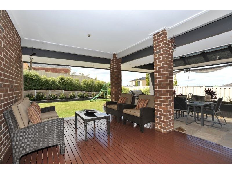 24 Fraserburgh Crescent, Greenvale VIC 3059