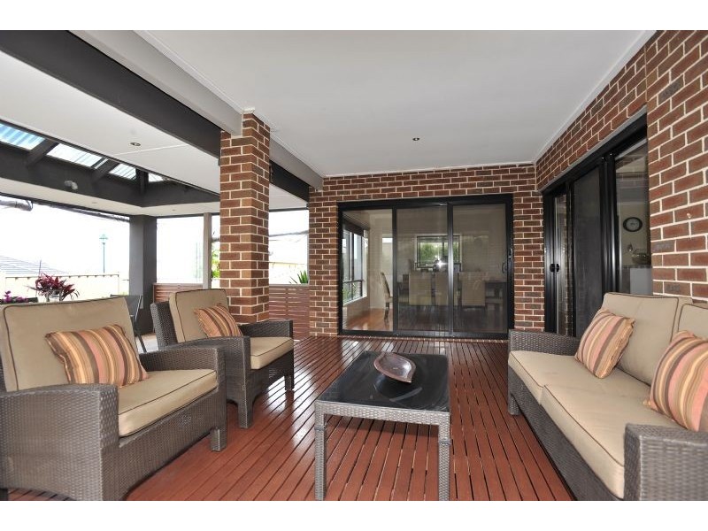 24 Fraserburgh Crescent, Greenvale VIC 3059