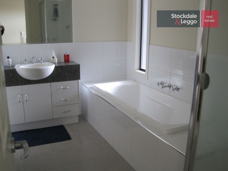 2/248 Melrose Drive, Tullamarine VIC 3043