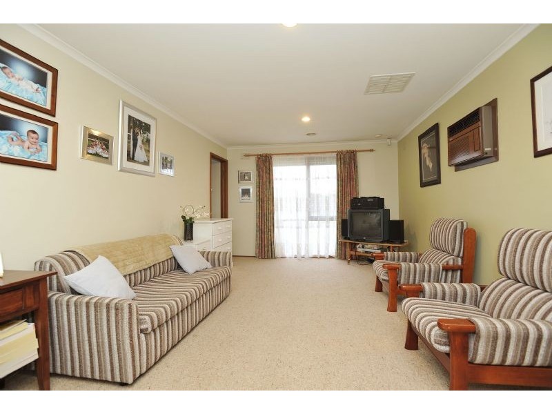 50 Lenoak Street, Gladstone Park VIC 3043