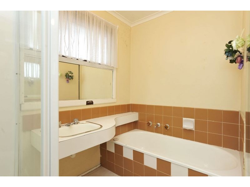 94 Carrick Drive, Gladstone Park VIC 3043