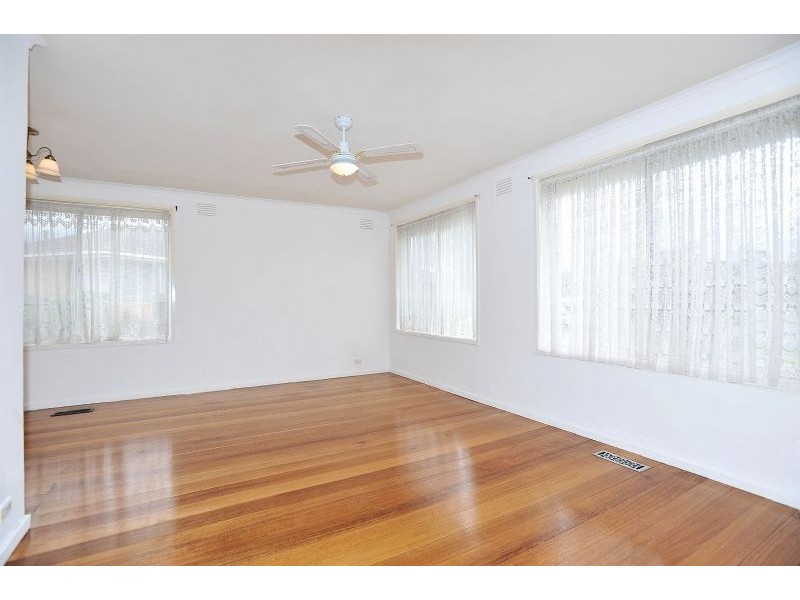 11 Cosdown Close, Gladstone Park VIC 3043