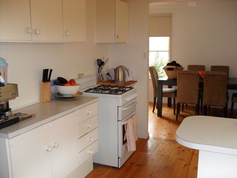 2 Chisholm Close, Gladstone Park VIC 3043