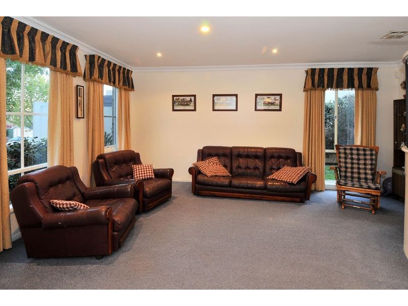 55 Alanbrae Terrace, Attwood VIC 3049