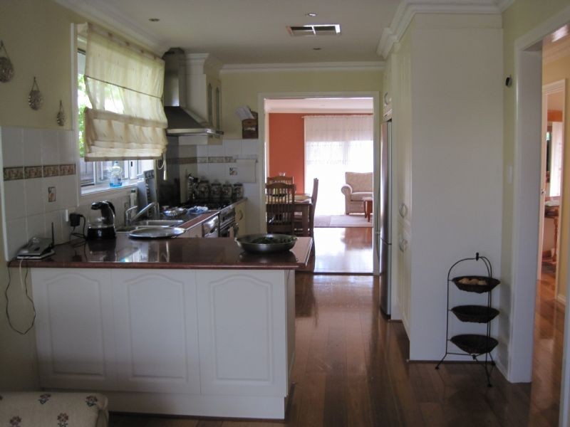 17 Rylandes Drive, Gladstone Park VIC 3043